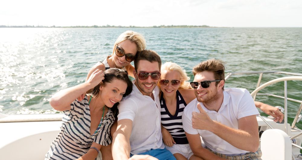 How to Choose the Perfect Fleet for a Friends' Trip?